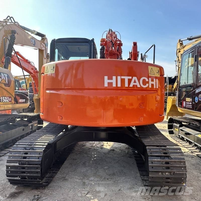Hitachi ZX 135 履带挖掘机