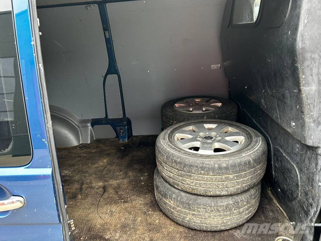 Volkswagen Transporter / 2xrenkaat,webasto,vakkari Lätta skåpbilar