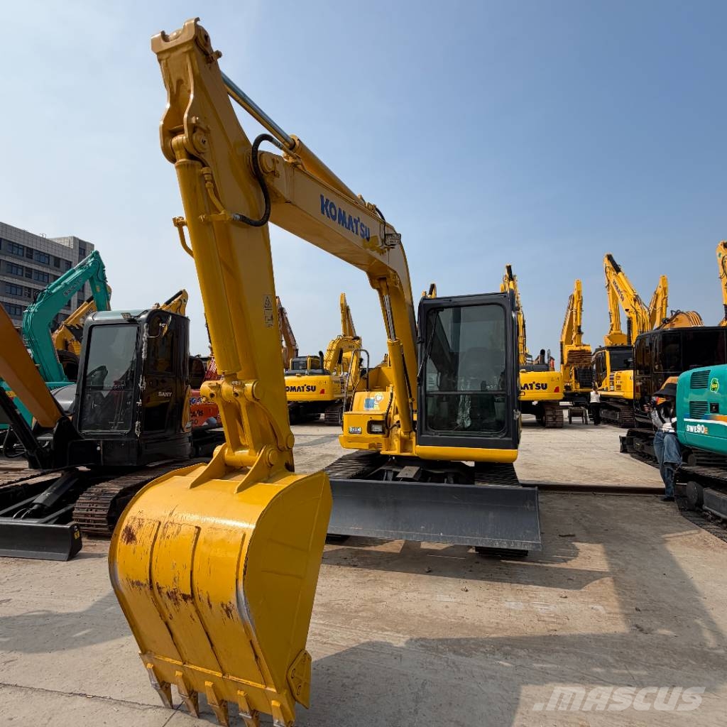 Komatsu PC 70 حفارات وسط 7 طن - 12 طن