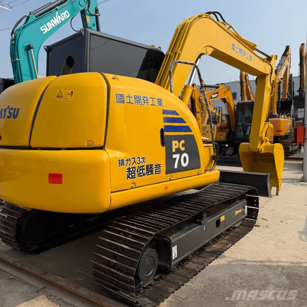 Komatsu PC 70 حفارات وسط 7 طن - 12 طن