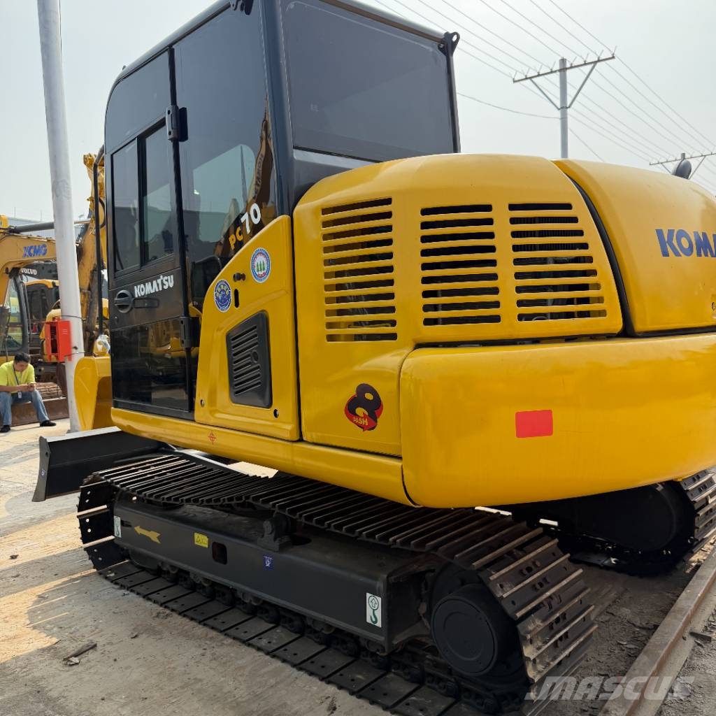 Komatsu PC 70 حفارات وسط 7 طن - 12 طن