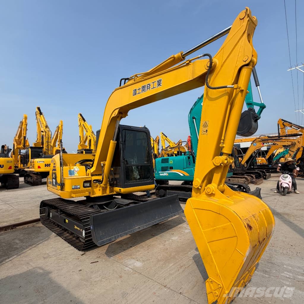 Komatsu PC 70 حفارات وسط 7 طن - 12 طن