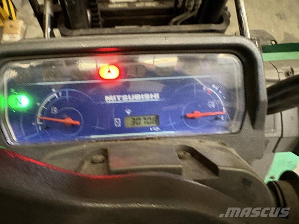 Mitsubishi FD 30 N3 شاحنات الديزل