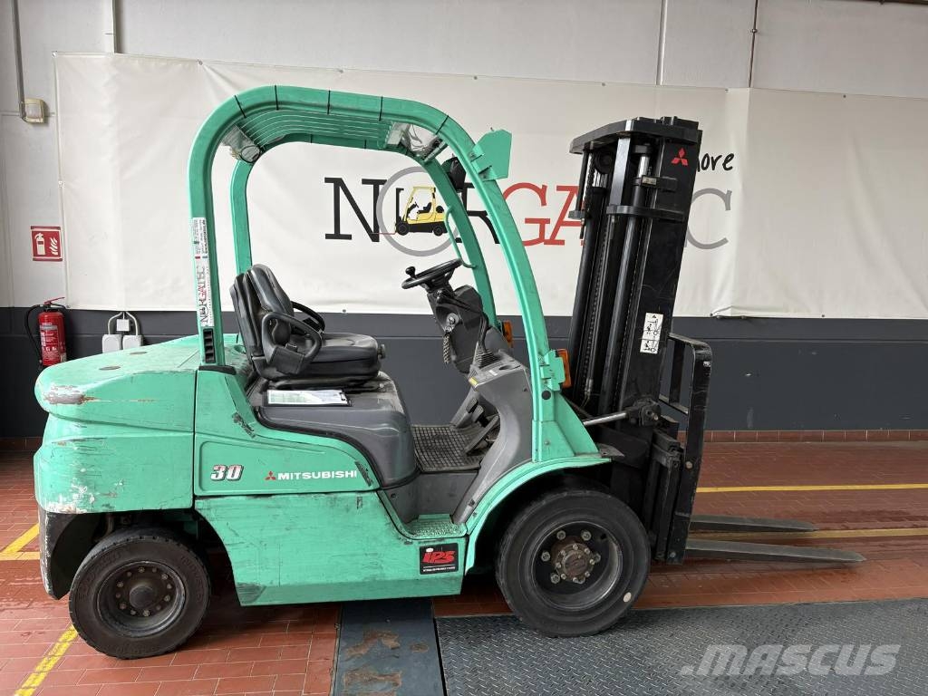 Mitsubishi FD 30 N3 شاحنات الديزل