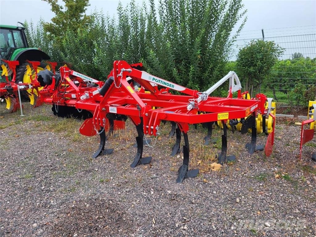 Pöttinger SYNKRO 3030 中耕管理機