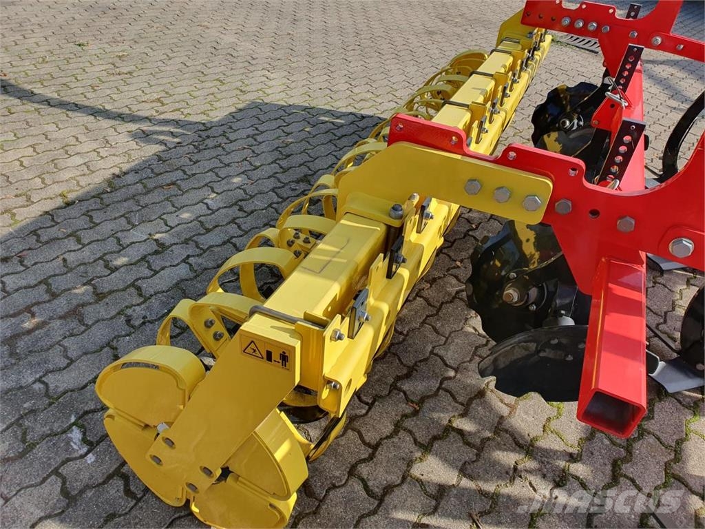 Pöttinger SYNKRO 3030 Cultivators
