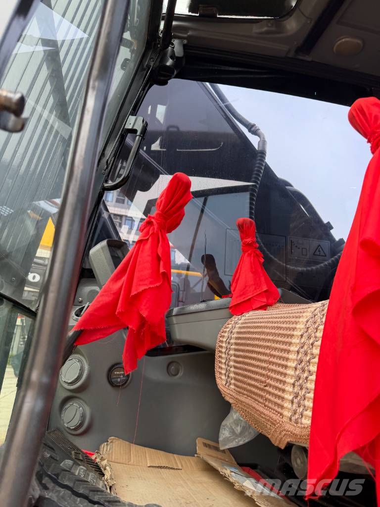 Volvo EC 300 D  3000 units excavators in stock 大型油圧ショベル12t以上（パワーショベル・ユンボ）