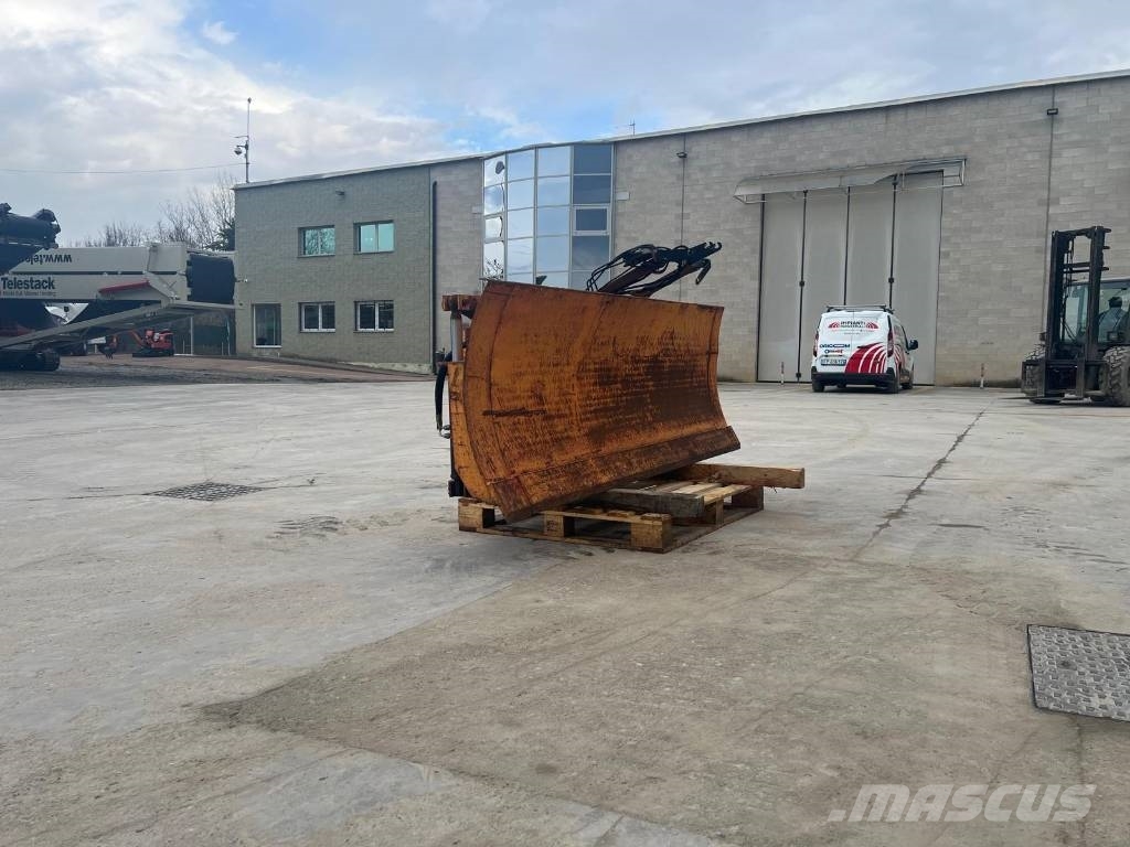 Volvo 2400 قاذفات الجليد