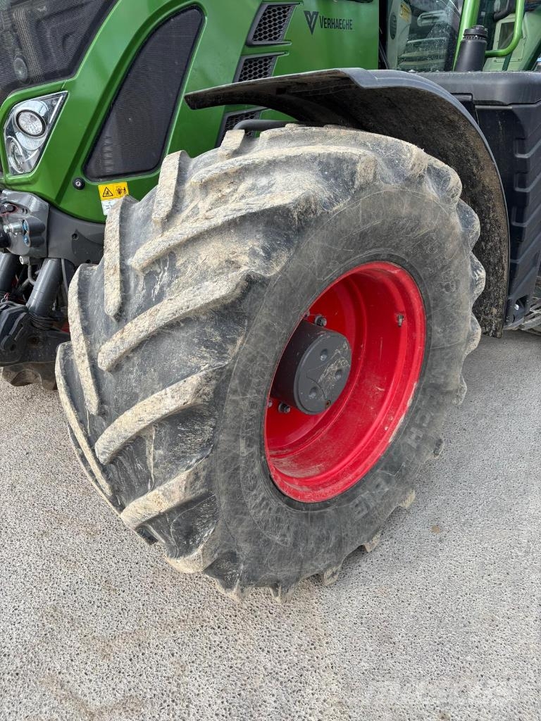 Fendt 724 S4 PROFI + Traktori
