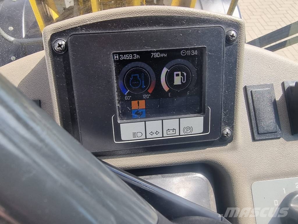 Wacker Neuson WL 60 لوادر بعجل