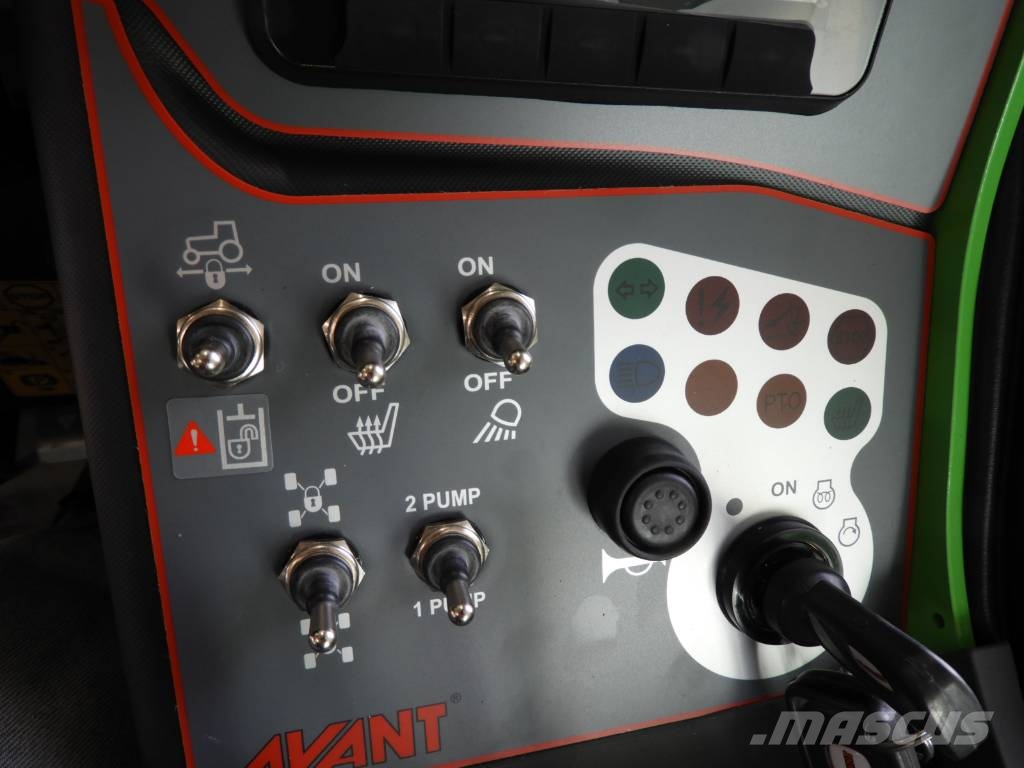 Avant 860 i Black Edition ”Super Kampanj” Krautuvai su šoniniu pasukimu