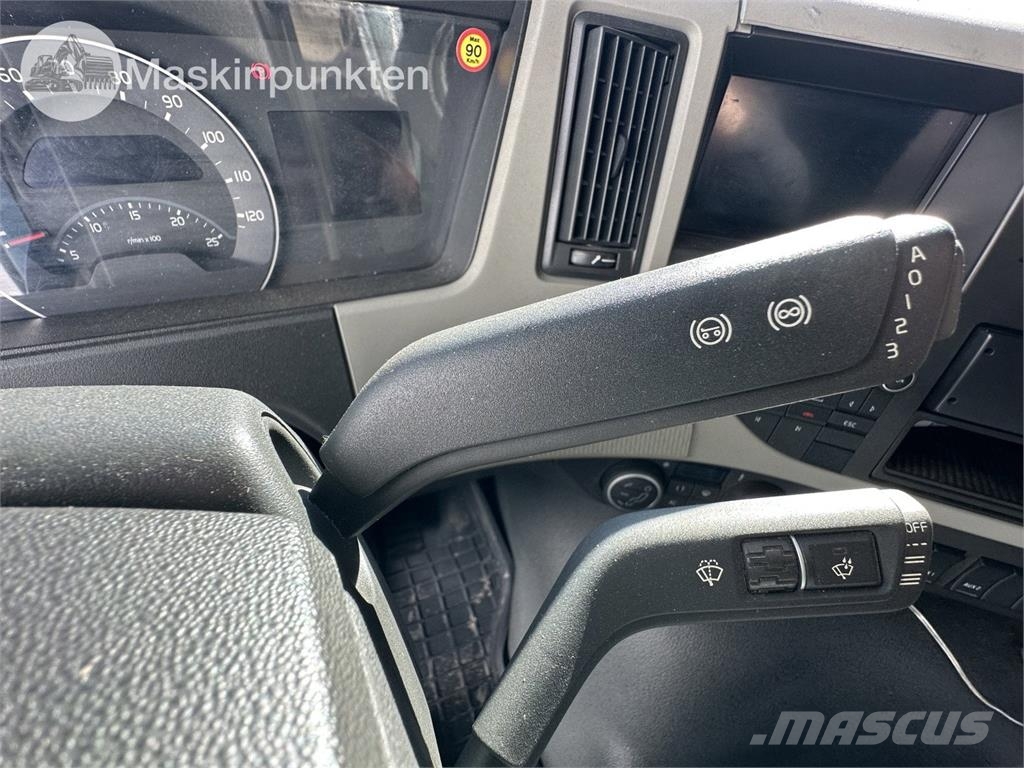 Volvo FM 6*2 Skip loader