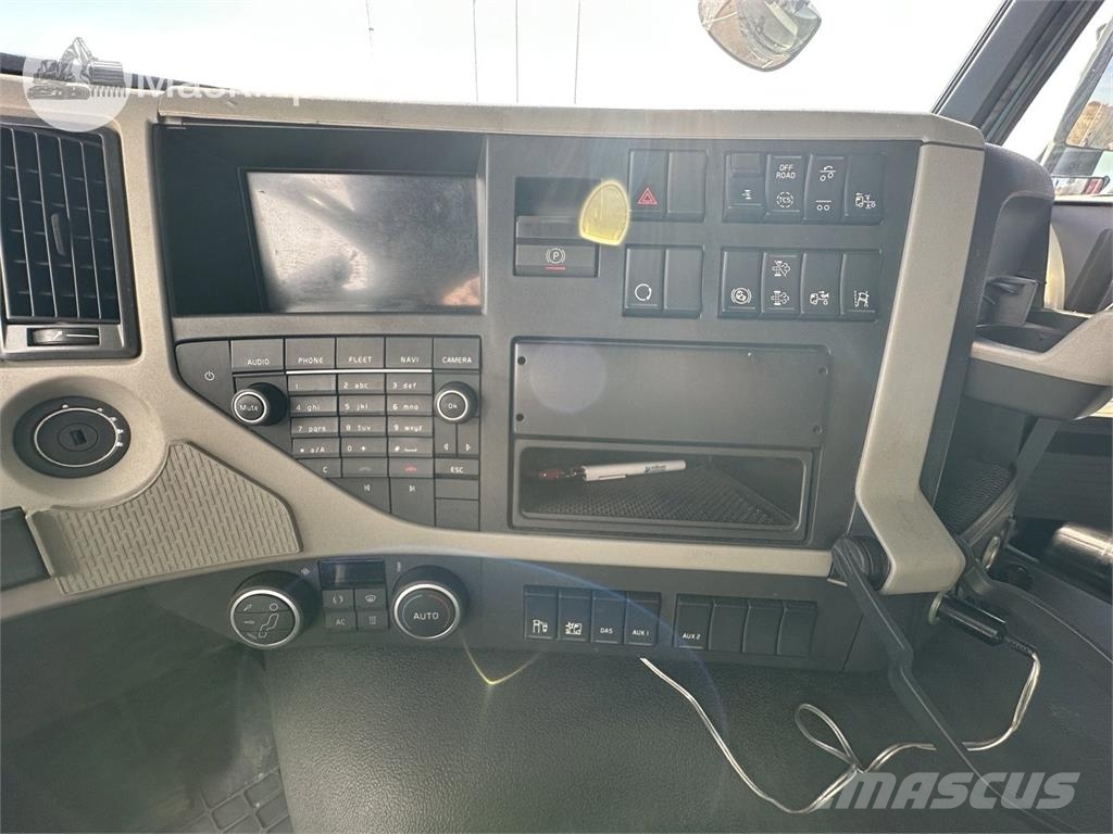 Volvo FM 6*2 Skip loader