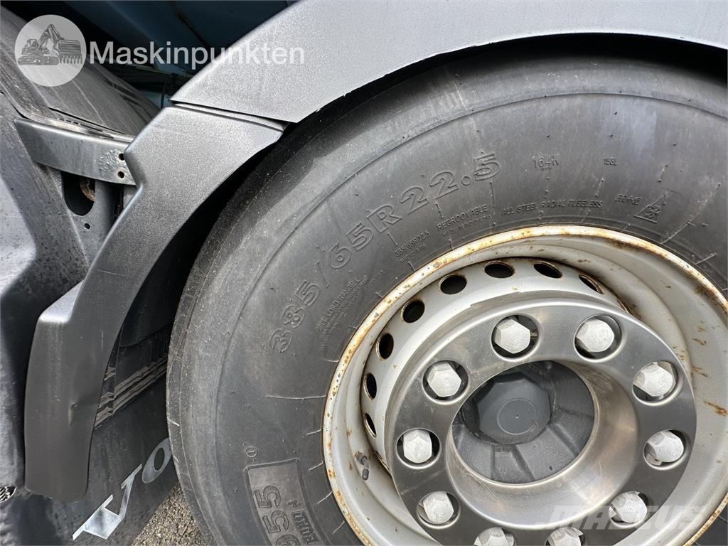 Volvo FM 6*2 Skip loader