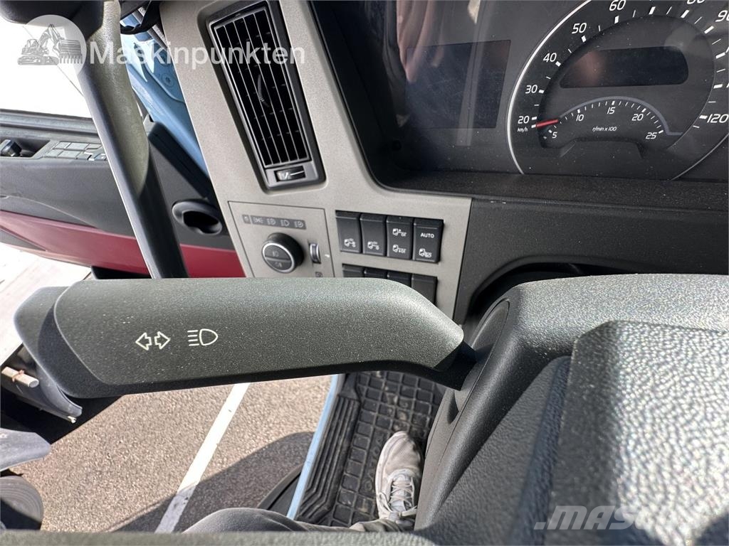 Volvo FM 6*2 Skip loader