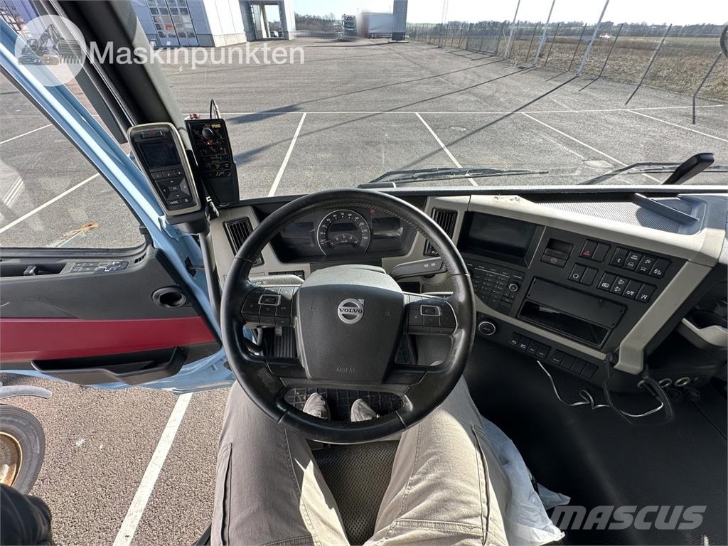 Volvo FM 6*2 Skip loader