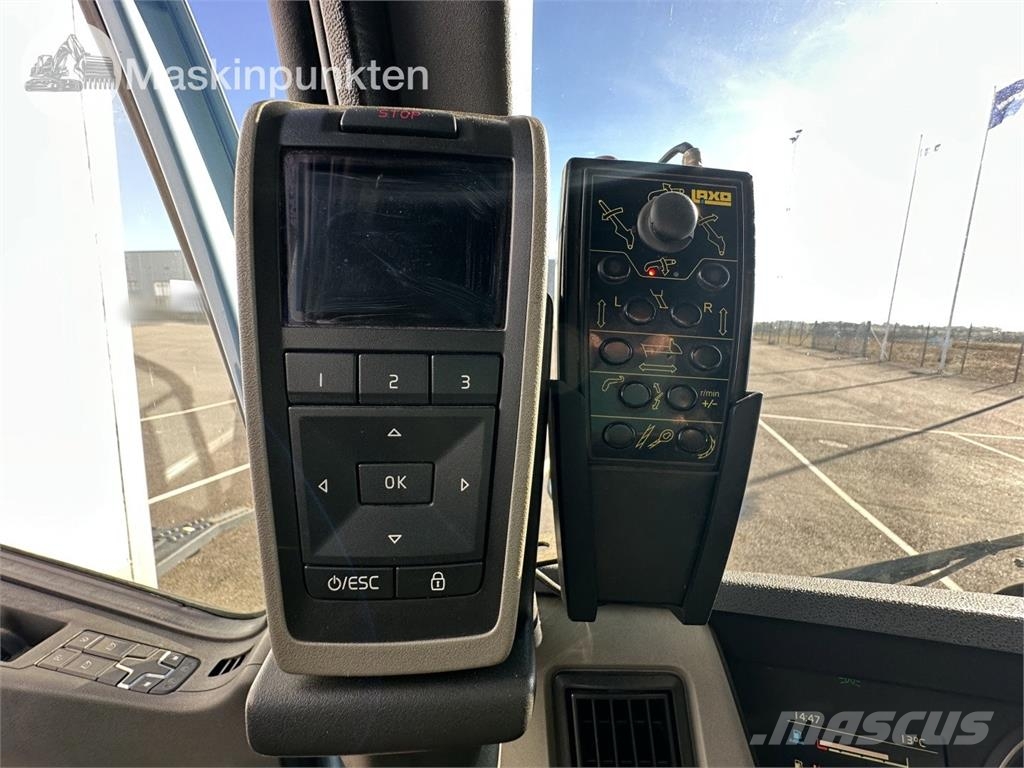 Volvo FM 6*2 Skip loader