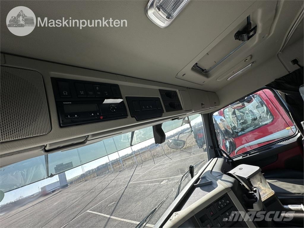 Volvo FM 6*2 Skip loader