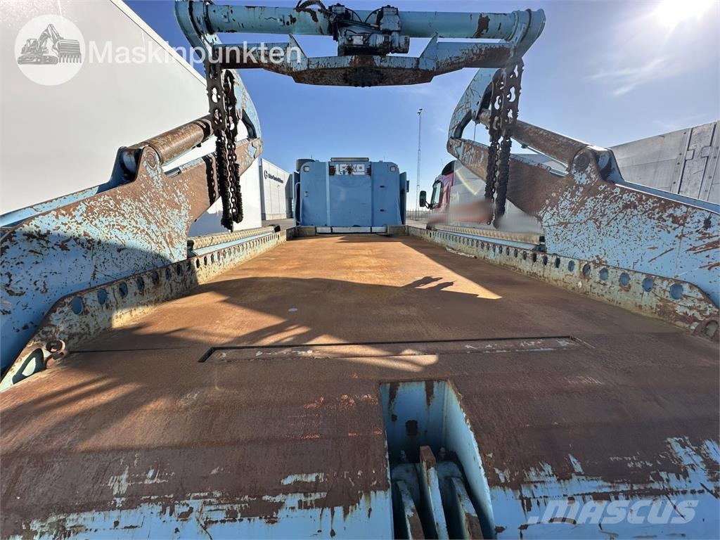 Volvo FM 6*2 Skip loader