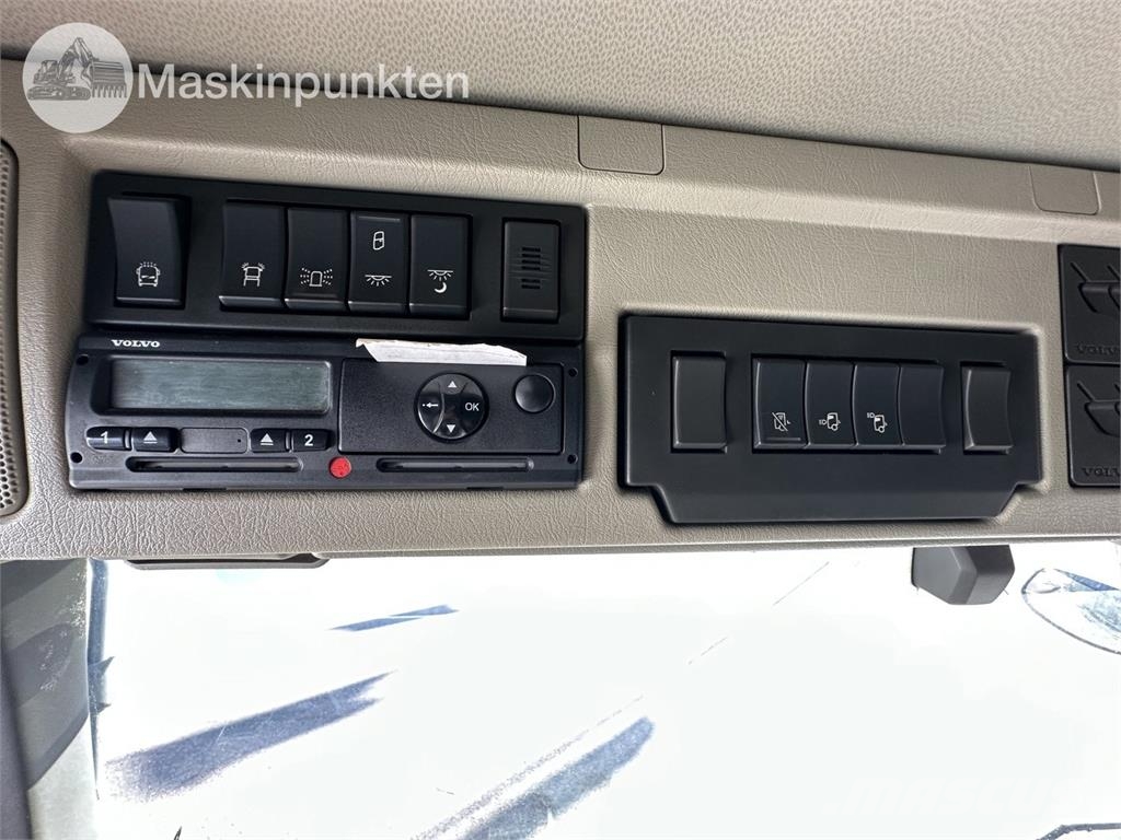 Volvo FM 6*2 Skip loader