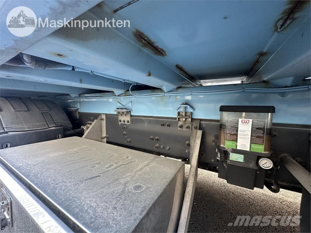 Volvo FM 6*2 Skip loader