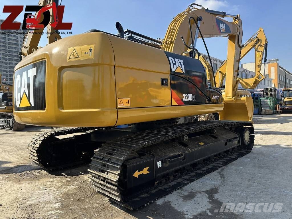 CAT 323 Kāpurķēžu ekskavatori