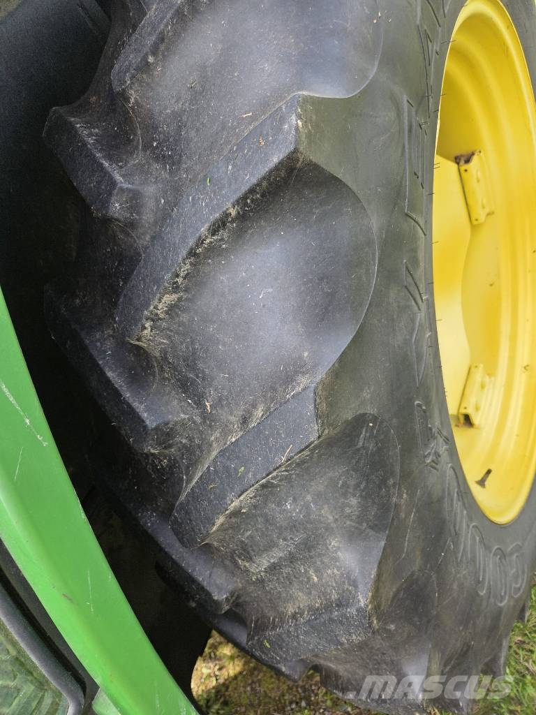 John Deere 6200 الجرارات