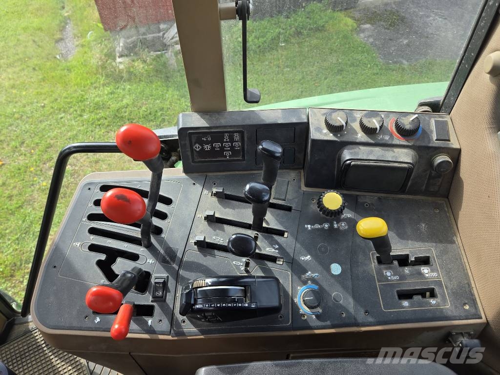 John Deere 6200 الجرارات