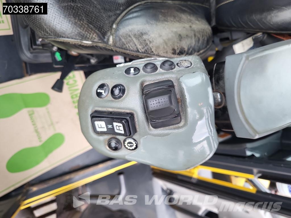 Komatsu WA270 -8E0 Quick Coupler Radlader