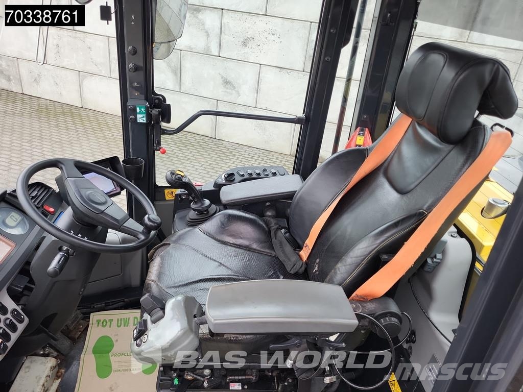 Komatsu WA270 -8E0 Quick Coupler Radlader