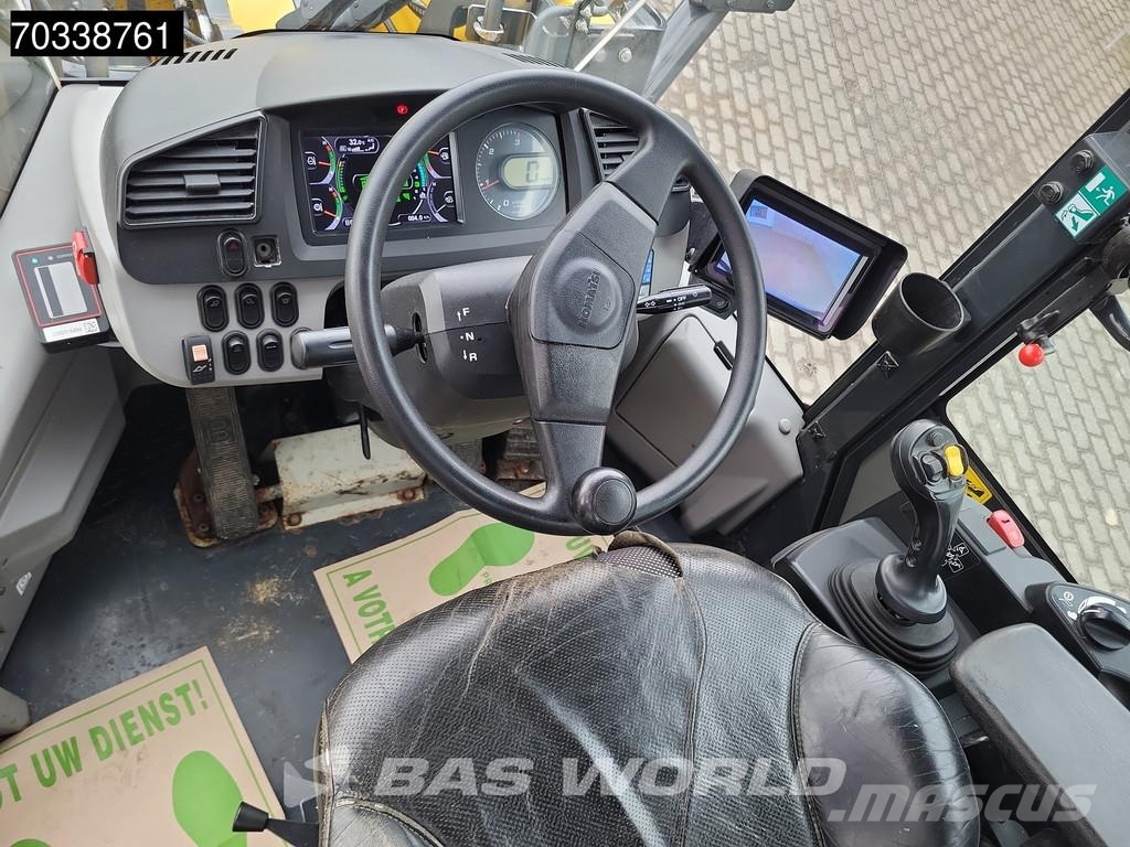 Komatsu WA270 -8E0 Quick Coupler Radlader
