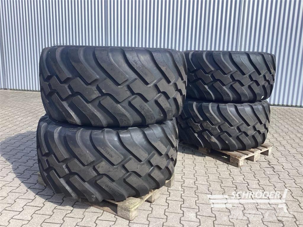 BKT 2X 650/55 R26.5 + 2X 650/55 R26.5 Gumiabroncsok, kerekek és felnik