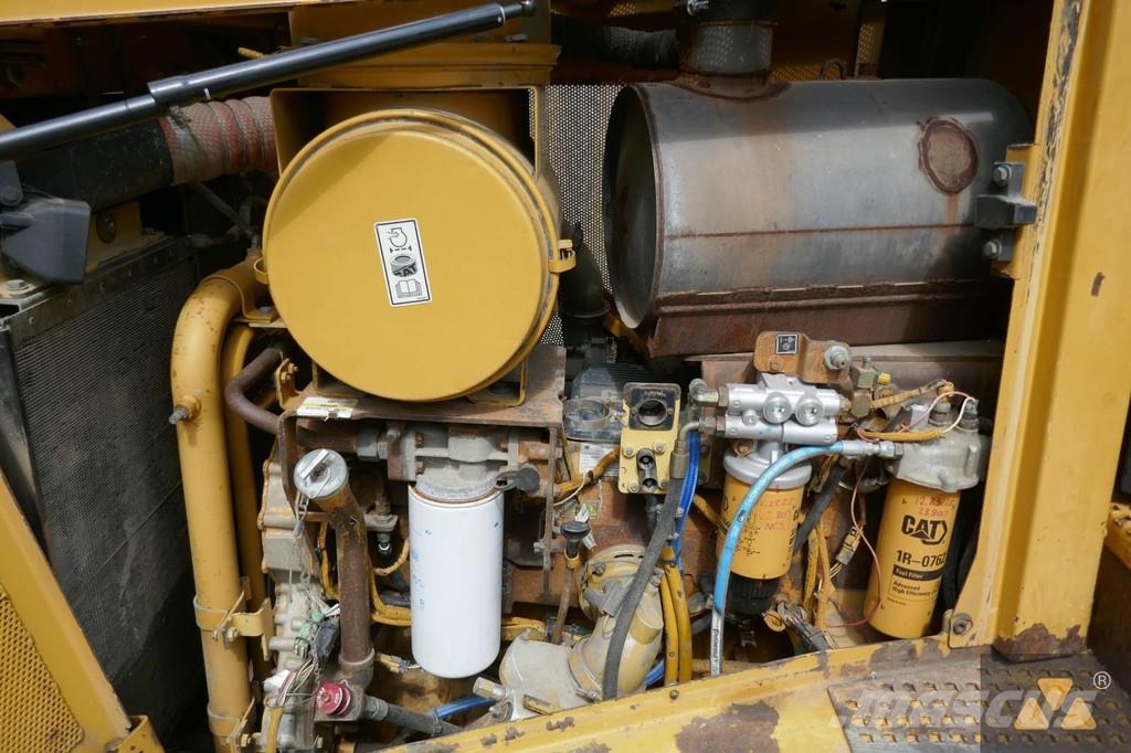 CAT D8T 履帶推土機