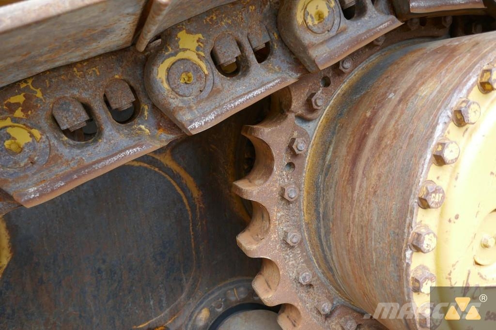 CAT D8T بلدوزرات مجنزرة