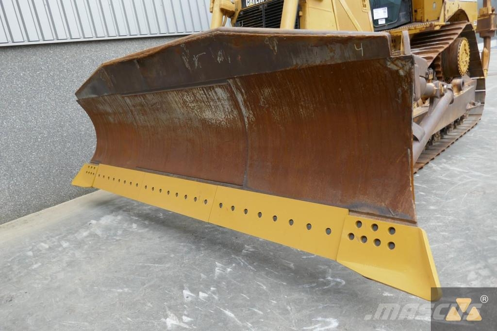 CAT D8T بلدوزرات مجنزرة