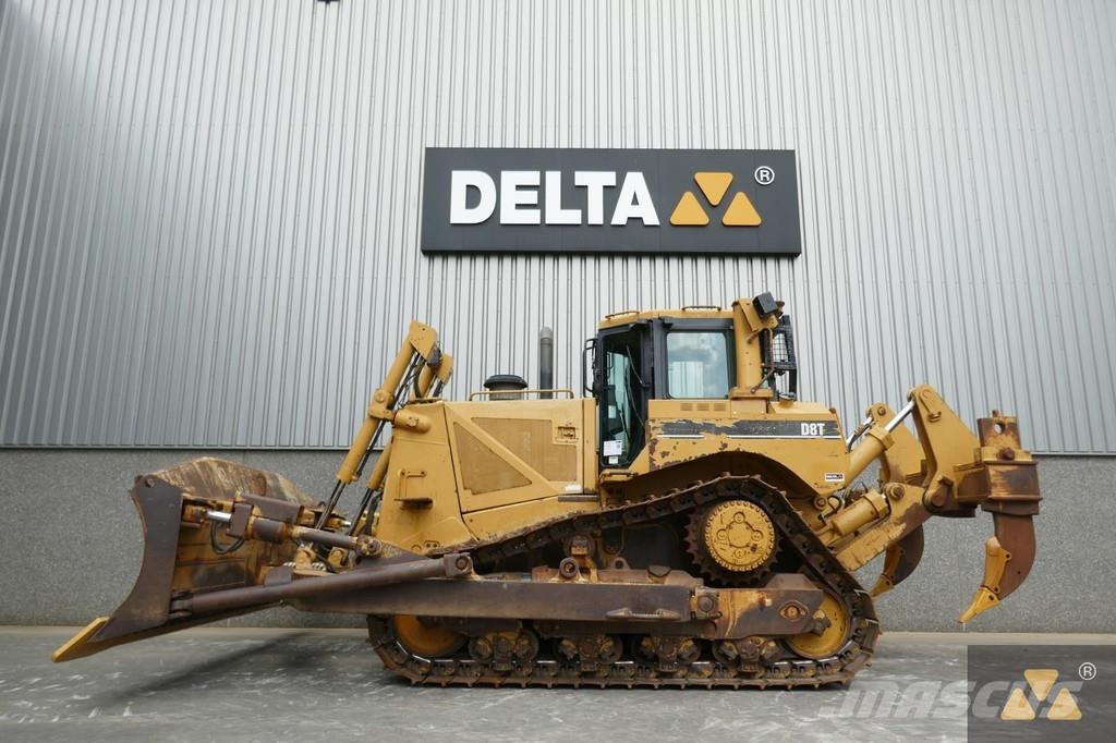 CAT D8T بلدوزرات مجنزرة