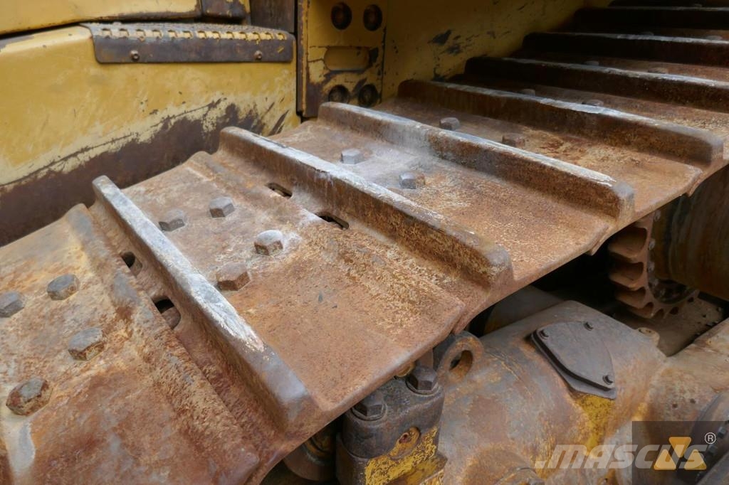 CAT D8T بلدوزرات مجنزرة