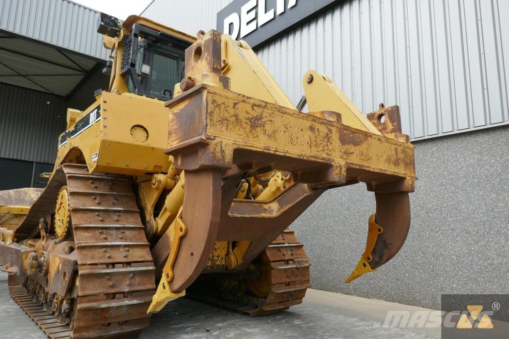 CAT D8T بلدوزرات مجنزرة