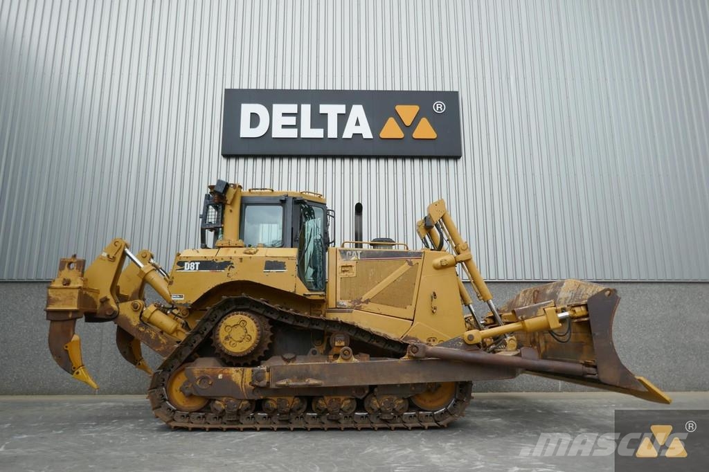 CAT D8T بلدوزرات مجنزرة