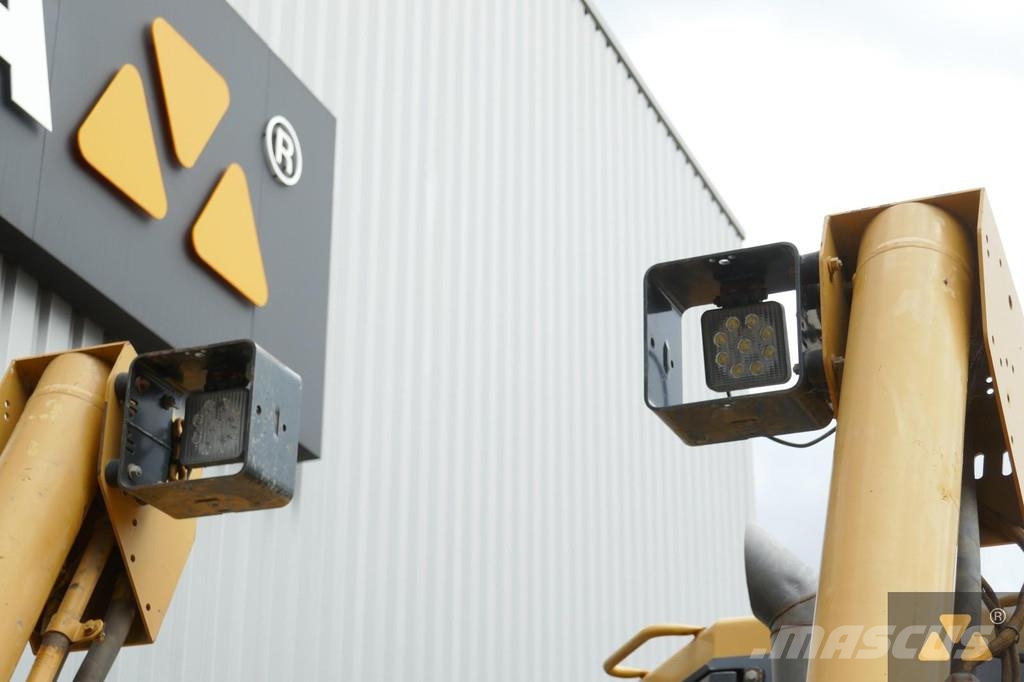 CAT D8T 履帶推土機