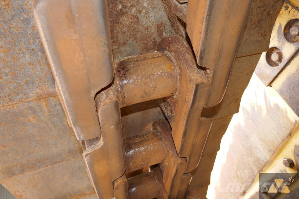 CAT D8T بلدوزرات مجنزرة