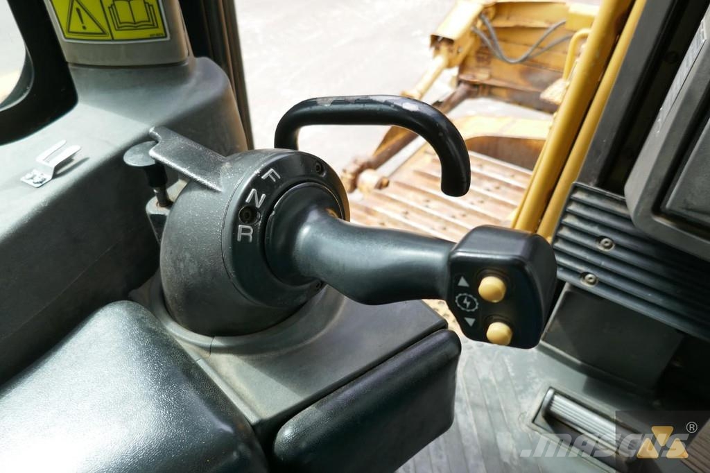 CAT D8T بلدوزرات مجنزرة
