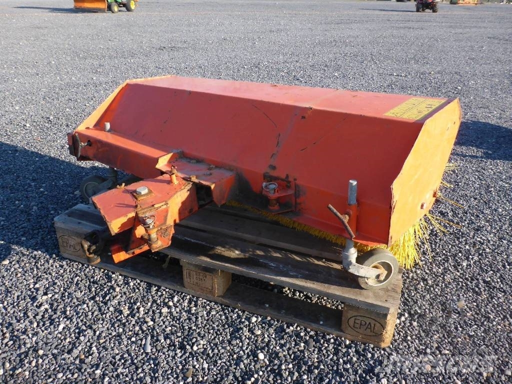 Kova LH1200HT BROOM ATTACHMENT Навесное оборудование и запчасти