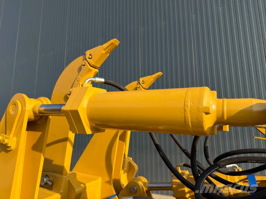 CAT D8GC Multi Shank Ripper Scarificatori