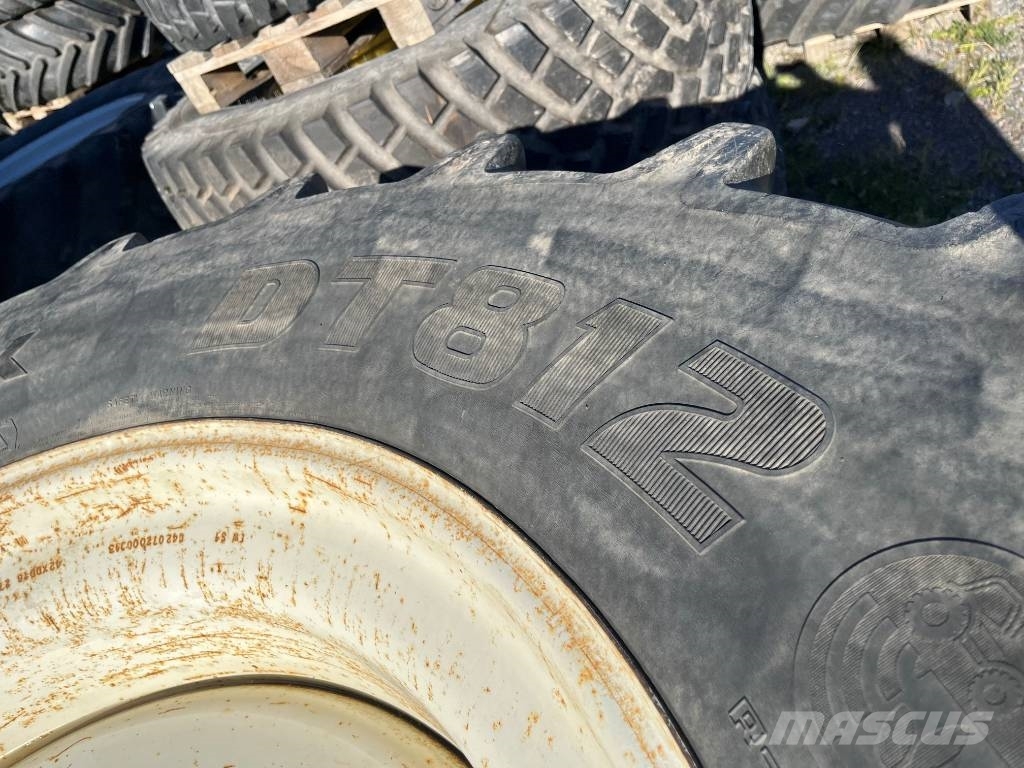 Goodyear 620/70R42 till New Holland / Ford 8670 Tyres, wheels and rims