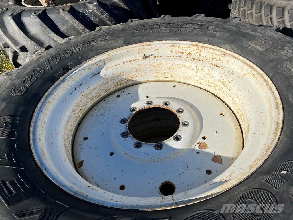 Goodyear 620/70R42 till New Holland / Ford 8670 Tyres, wheels and rims