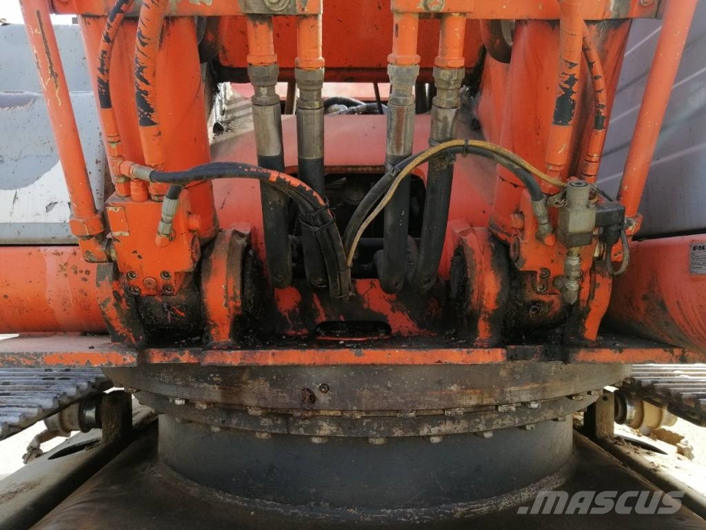 Fiat-Kobelco E385 Bageri guseničari