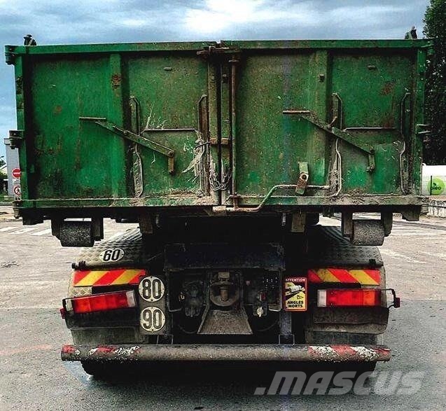 Renault Kerax Tovornjaki s kesonom/platojem