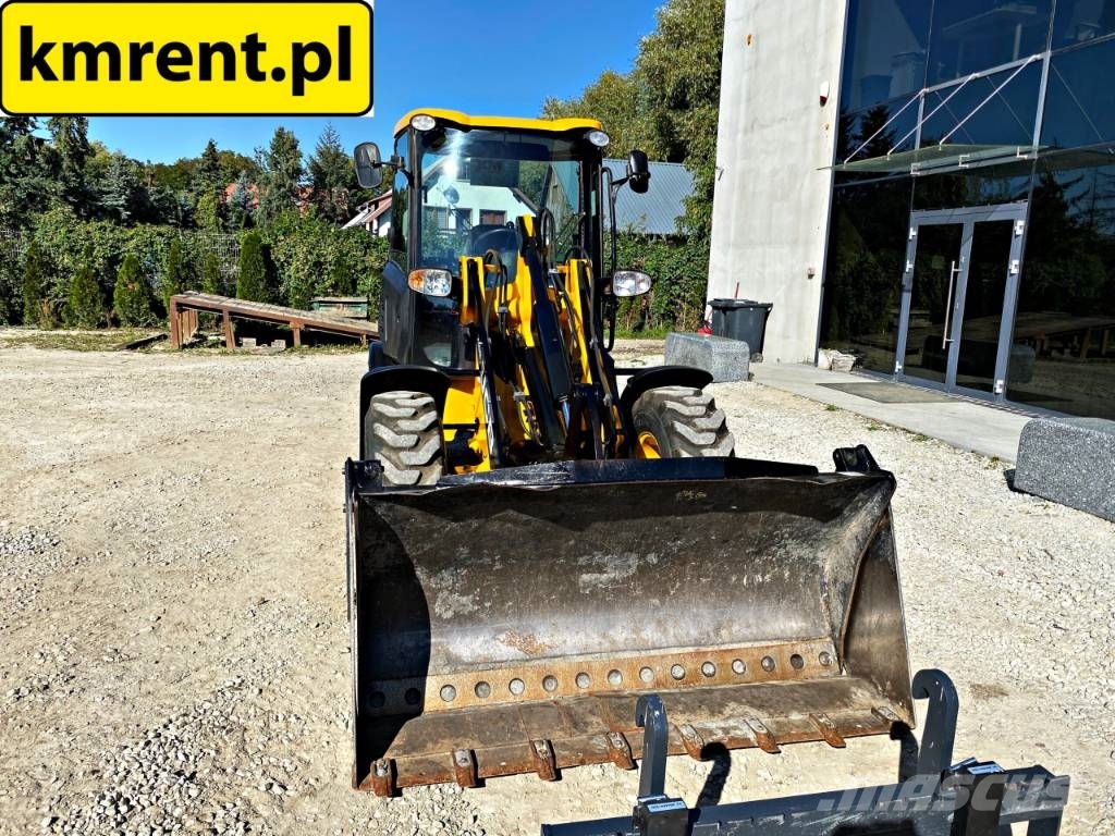 JCB 406 Kolesni nakladalci