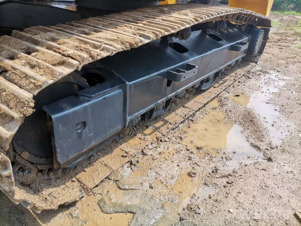 Komatsu PC 220-8 Crawler excavators